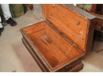 ANTIQUE WOOD TRUNK STORAGE