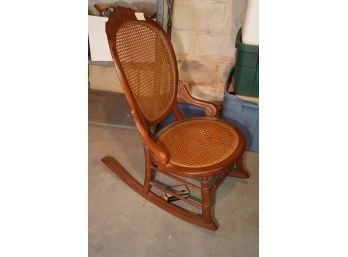 ANTIQUE WOOD ROCKING CHAIR