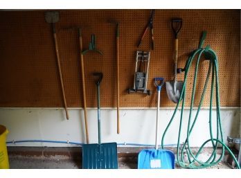 BUNDLE DEAL OF ASSORTED GARDEN TOOLS