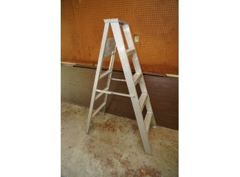 ALUMINUM 5FT STEP PAINTER LADDER