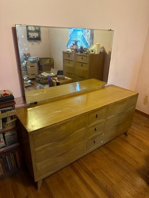 Stunning MCM Mid Century Modern Dresser With Mirror