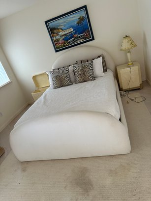 Beautiful Opal Pebble Bed With Mattress Sheets And Pillows