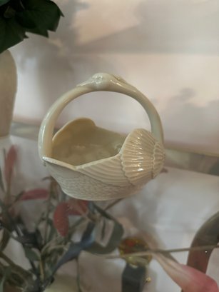 Gorgeous Lenox Swan Basket Cream White