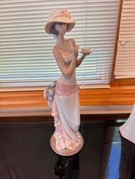 Vintage Lladro Figurine 'Tea Time'  Neck Repaired