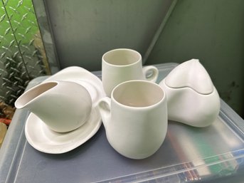 Unique Peter Saenger White Signed Creamer, Sugar Bowl With Tray