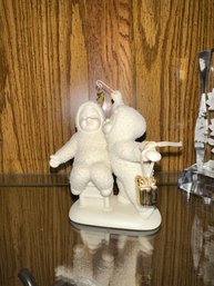 Department 56, Snowbabies Figurine, 2001 Kiss Me