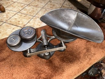 Vintage Cast Iron Balance Scale With Weights And Grain Scoop