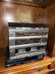 General Electric *Semi Automatic Belt-Drive Turntable* Cassette Deck, AUX, AM/FM Stereo System 'CS1200' 1990s