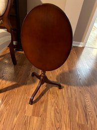 The Bombay Company Tilt Top Stand Table Mahogany Cherry