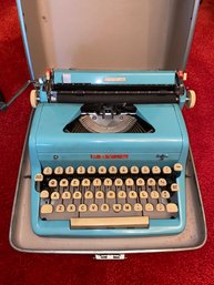 1957 Beautiful Teal Royal Quiet Deluxe Portable Typewriter With Carrying Case