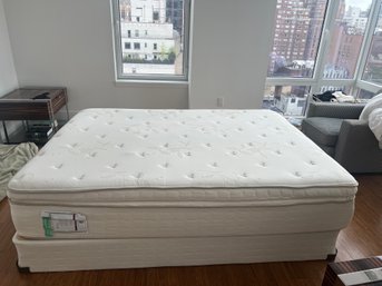 Stearns & Foster Like New Mattress And Box Spring Queen