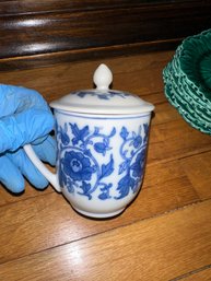 Vintage Chinese Vented Lids Blue And White Coffee Cup