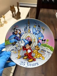 Walt Disney World 25th Anniversary Plate - 1996 Mickey Minnie All The Gang