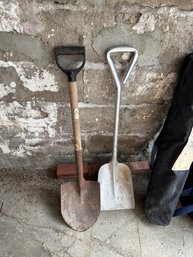 Wooden And Stainless Steel Garden Shovel Set