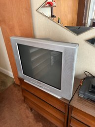 Sony Trinitron Tv Great For Retro Gaming