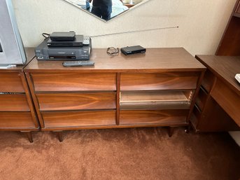 Johnson Carper Brentwood Mid Century Modern 6 Drawer Lowboy Dresser. Missing Draw Cover MCM Mid Century Modern