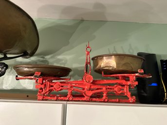 Two Dish Scale With Cast Iron Structure