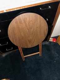 Vintage Folding Oval Faux Wood TV Tray Tables With Stand - Scheibe