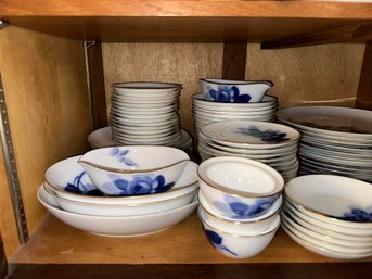 140 Piece Okura Hand Painted Porcelain Cobalt Blue Rose Design Japan Dinner Set