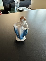 Vintage Ceramic Girl Holding Dress Figurine Made In Occupied Japan 1945-1952