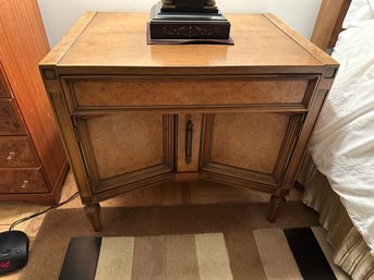 Romweber Mid Century Hollywood Regency Burl Wood Nightstand Or End Table