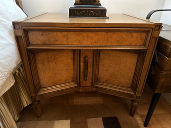 Romweber Mid Century Hollywood Regency Burl Wood Nightstand Or End Table (2)