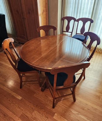 Beautiful CANADEL Dining Table And Chairs Set
