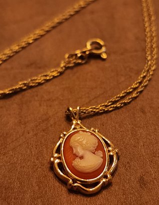 Vintage TRIFARI Gold Tone Necklace And Cameo Pendant #A13