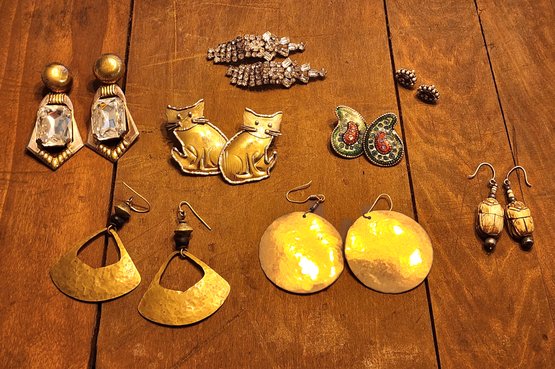 Large Assortment Of Vintage Earrings - Post And Clip On #A25