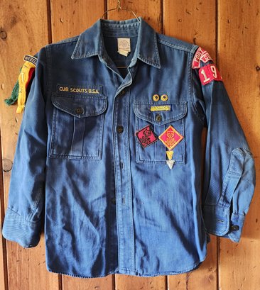 Vintage BOY SCOUTS Official Shirt With Patches
