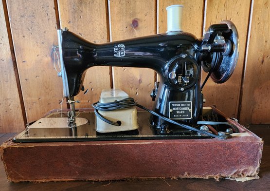Vintage MONTGOMERY WARD Sewing Machine With Case