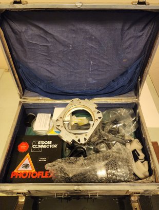 Vintage PHOTOFLEX Strobe Light Kit In Vintage Metal Suitcase