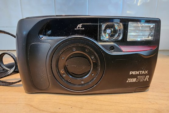 Vintage PENTAX Zoom 70-R Camera