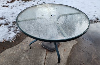 Outdoor Patio Furniture Table With Umbrella Feature