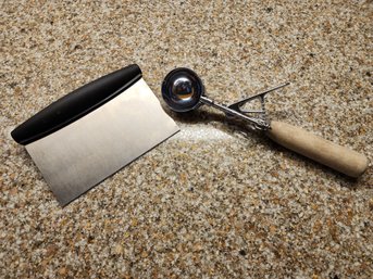 (2) Kitchen Accessories - Cutter Tool And Scooper