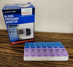 New WALGREENS Wrist Blood Pressure Monitor With 7 Day/Night Pill Planner