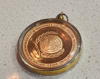 Vintage 1971 Bronze UNITED NATIONs Peace Medal With Pendant Case