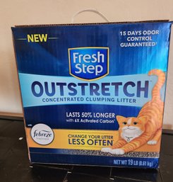 Brand New Box Of FRESH STEP OUTSTRETCH Cat Litter