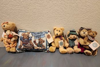 Assortment Of Vintage BOYD'S BEARS And RUSS Plush Bear Collectibles