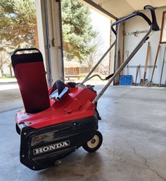 HONDA HS35 Snowblowing Machine