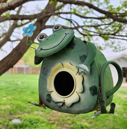 Hanging Green Frog Metal Birdhouse Yard Decor