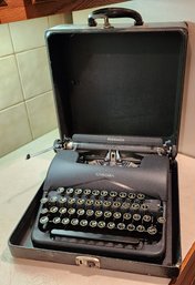 Vintage CORONA Standard Typewriter