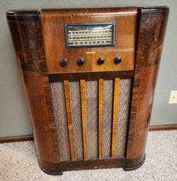 Vintage Wooden Case WESTERN ROYAL Radio