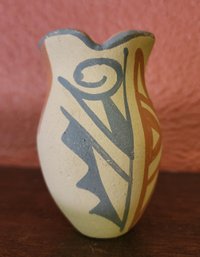 Vintage Native American SIGNED Pottery Vessel