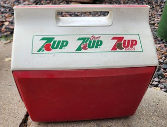 Vintage Playmate By IGLOO 7up Themed Cooler