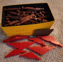 Large Assortment Of Vintage Lincoln Log Toys