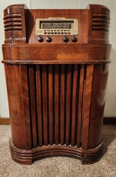 Vintage Wood Case Radio Player