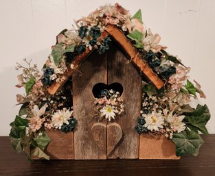 Home Decor Bird House With Artificial Ivy Style Arrangement