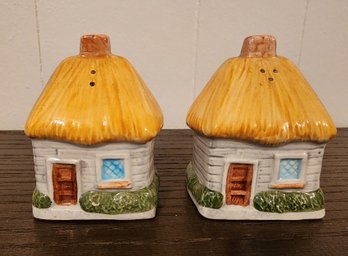 (2) Vintage Cottage Style Salt And Pepper Shakers