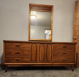 Vintage Mid Century Modern Chest Of Drawers With Mirror